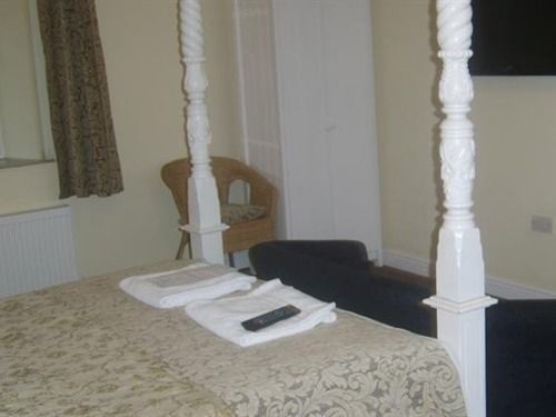 The Auld Cairn Hotel Кернрайън Екстериор снимка